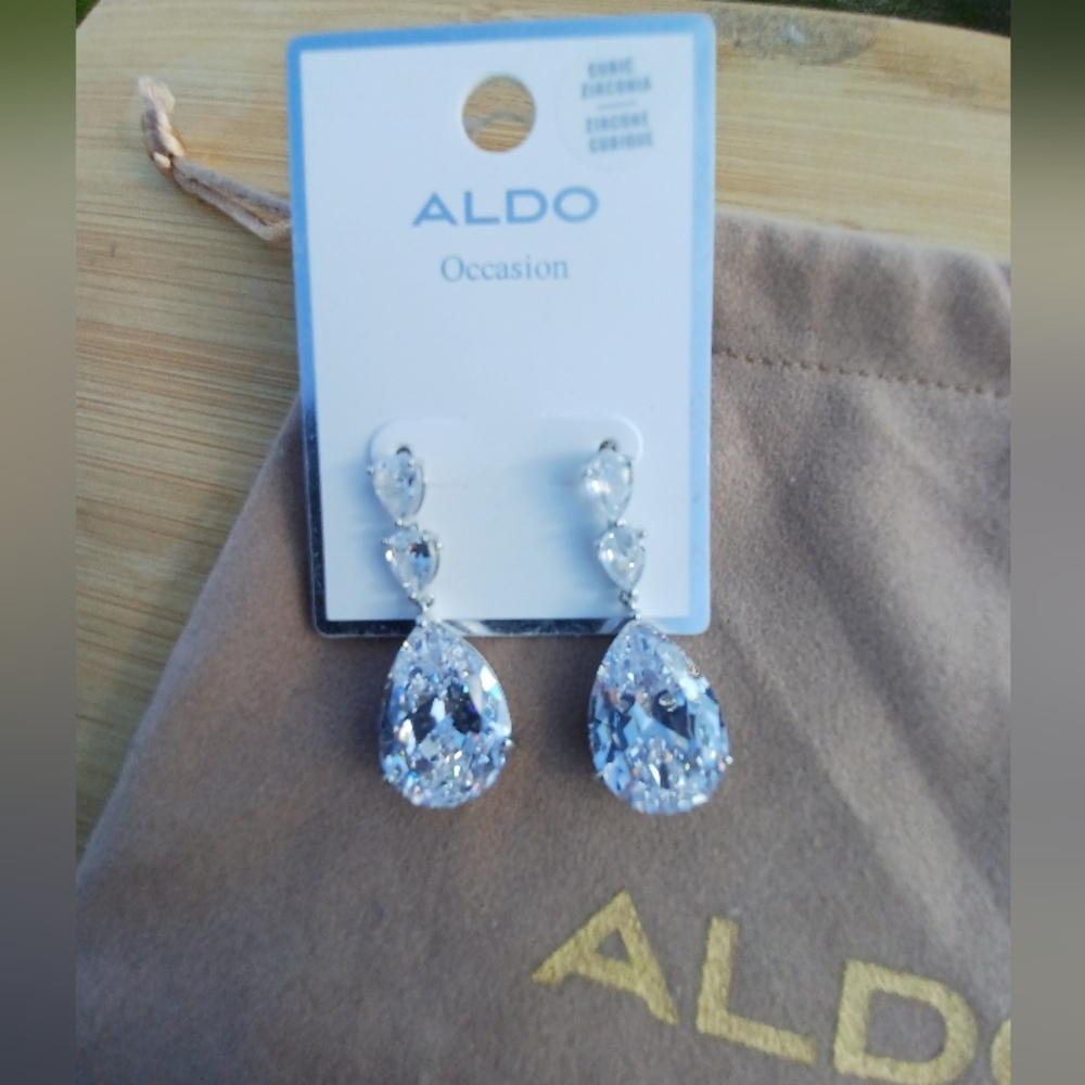 ALDO CUBIC ZIRCONIA TEARDROP EARRINGS NWT WITH DUST BAG